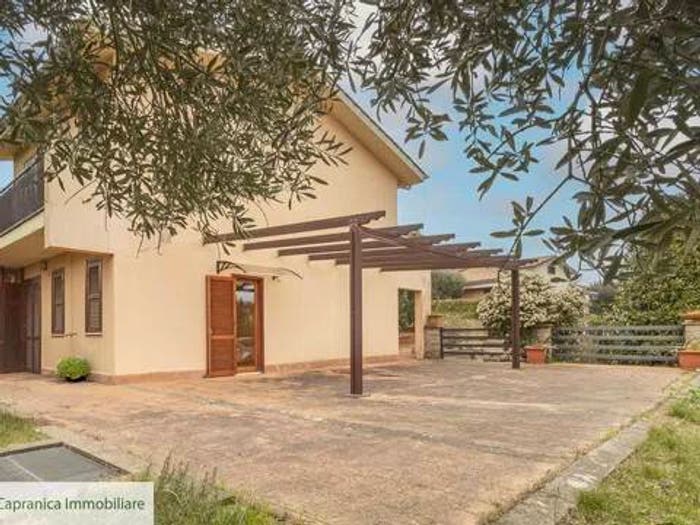 Casa con 5 locali in vendita in Via Montecolle No Number, Centro, Capranica