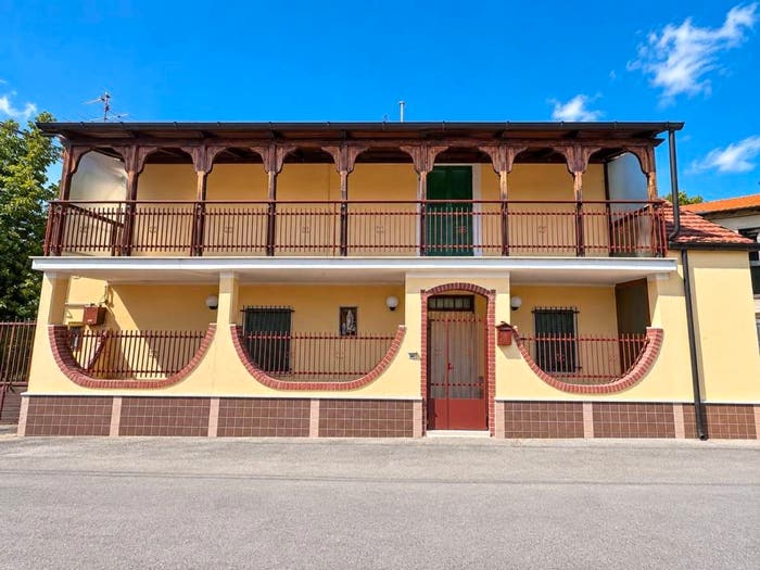 Casa con 6 locali in vendita in Via delle Mimose, Pescina