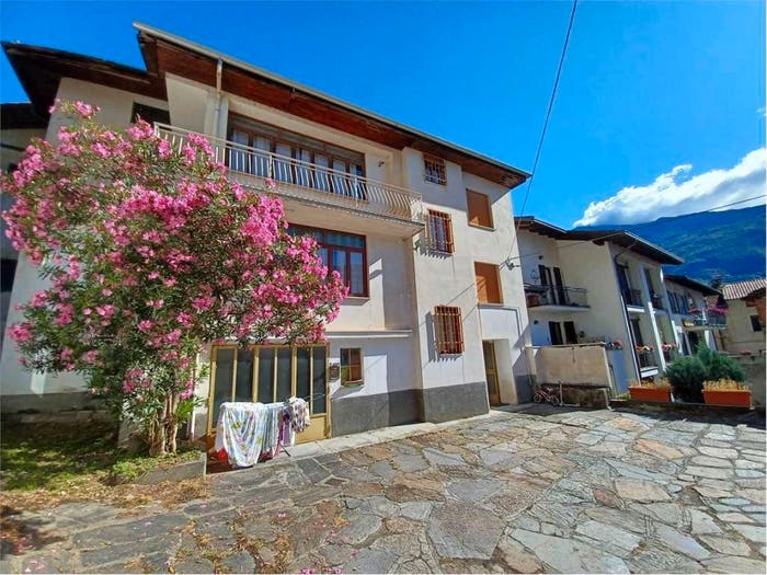 Casa con 6 locali in vendita in Tavagnasco
