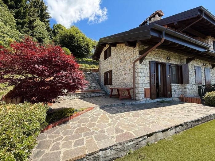 Casa bilocale in vendita in Viale dei Fiori, San Fermo, Grone
