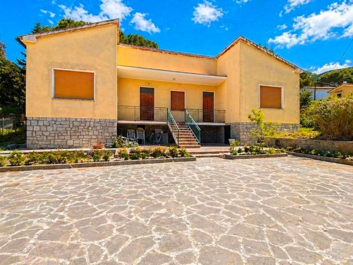 Casa con 6 locali in vendita in Procchio, Marciana
