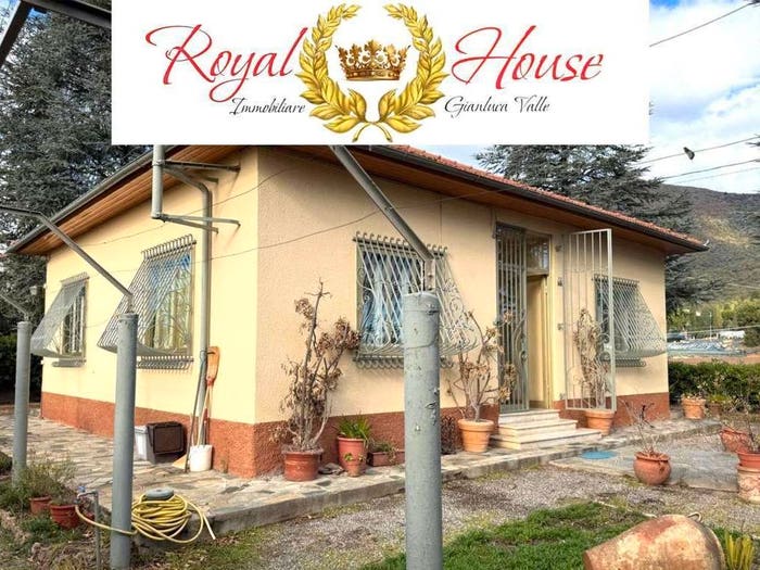 Casa trilocale in vendita in Regione Oliveto Terraconiglio, Albenga