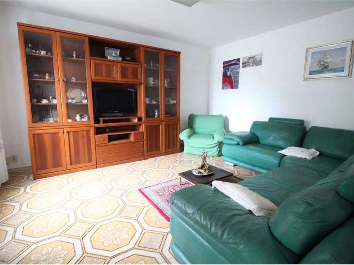 Casa con 6 locali in vendita in CORSO XXI GENNAIO, Montecchio, Vallefoglia