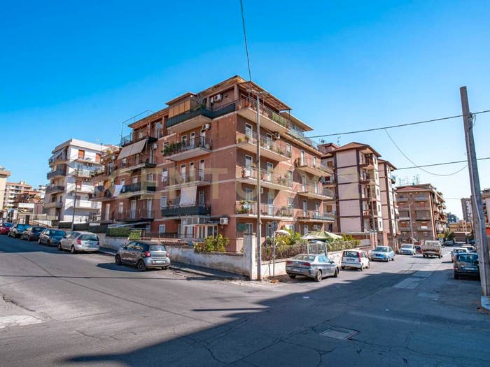 Appartamento con 5 locali in vendita in Via Pietro Maroncelli, Rapisardi, Catania