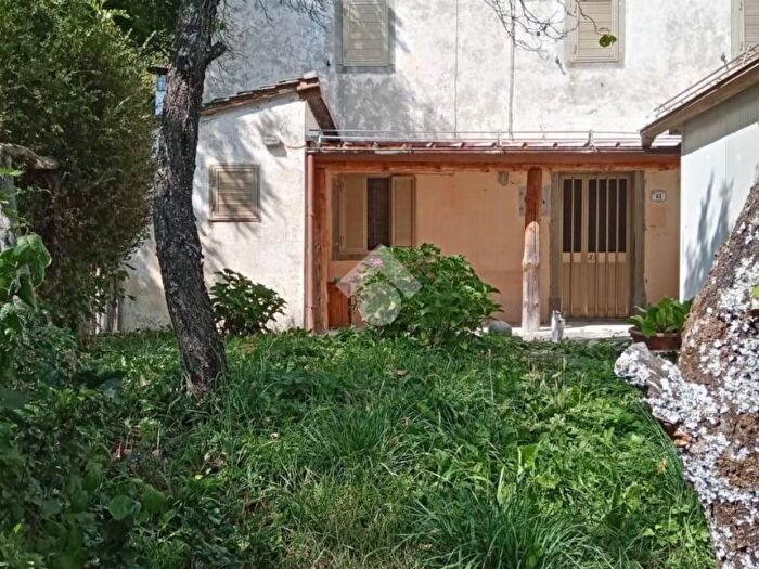 Casa trilocale in vendita in Via Case Caniparoli, Civago, Villa Minozzo