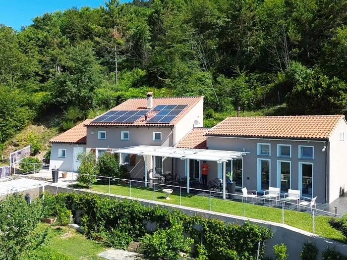 Casa con 6 locali in vendita in Magliolo