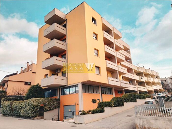 Appartamento con 5 locali in vendita in Via Memmingen, Centro, Teramo