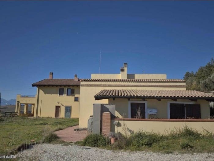 Casa con 6 locali in vendita in Atri