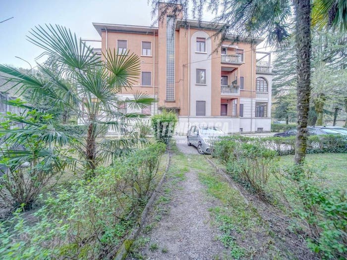 Appartamento trilocale in vendita in Via per Lonate, Cairate