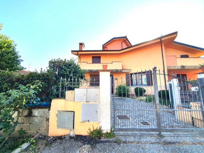 Casa con 6 locali in vendita in Via Baccheretana, Seano, Carmignano