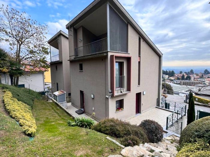 Casa con 6 locali in vendita in Via Partigiana, Albavilla