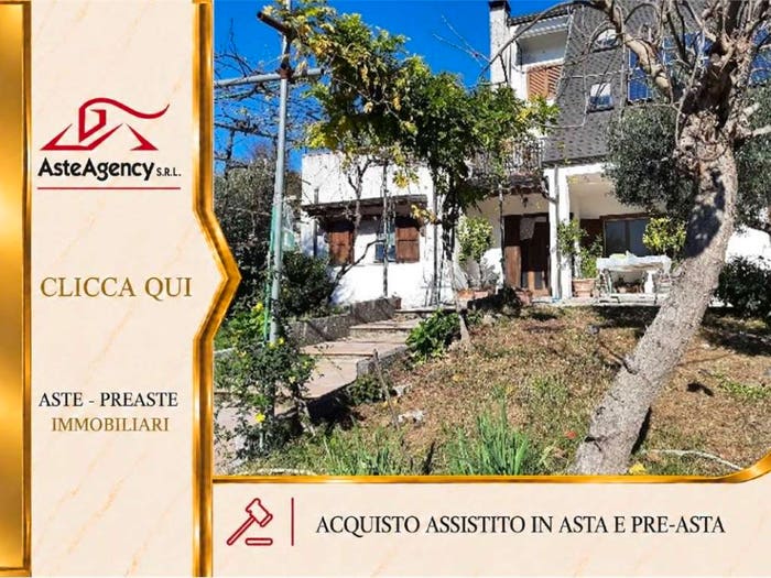 Casa con 6 locali in vendita in Contrada Pezzo La Corte, Centro, Viggianello