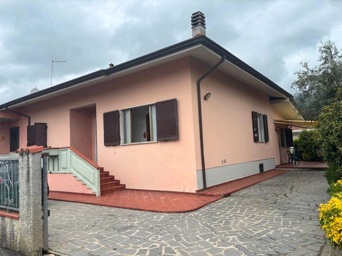 Casa trilocale in vendita in Piazza Istria, Romagnano, Massa