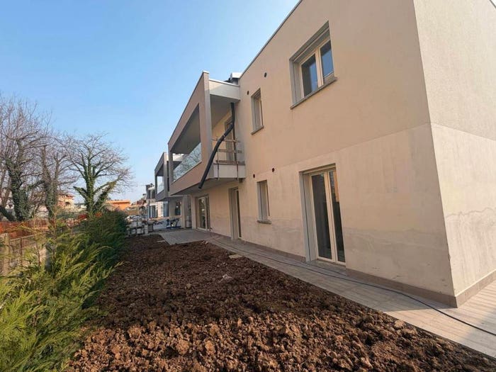 Appartamento quadrilocale in vendita in Via Trieste, Cesate