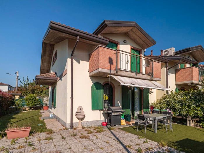 Casa quadrilocale in vendita in Via San Carlo, Origgio