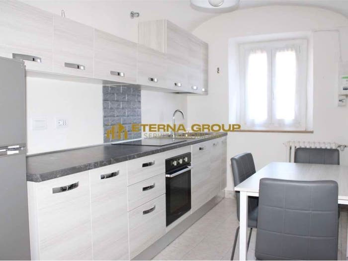 Appartamento trilocale in vendita in Via Santa Croce, Centro Storico, Moncalieri