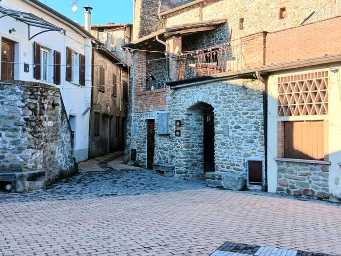 Appartamento con 6 locali in vendita in Via della Posta, Quercia, Aulla