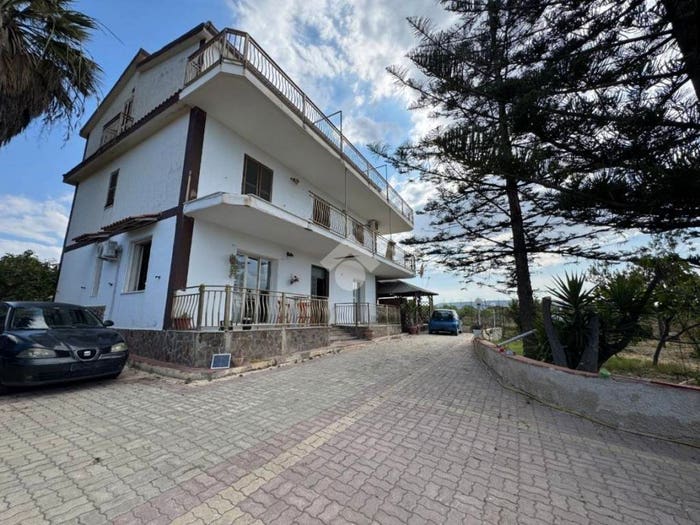 Casa con 6 locali in vendita in Via Giovan Battista Filippo Basile, San Leone Villaseta Villaggio, Agrigento