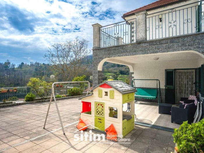 Casa con 5 locali in vendita in Via Andrea Carpaneto, Mignanego