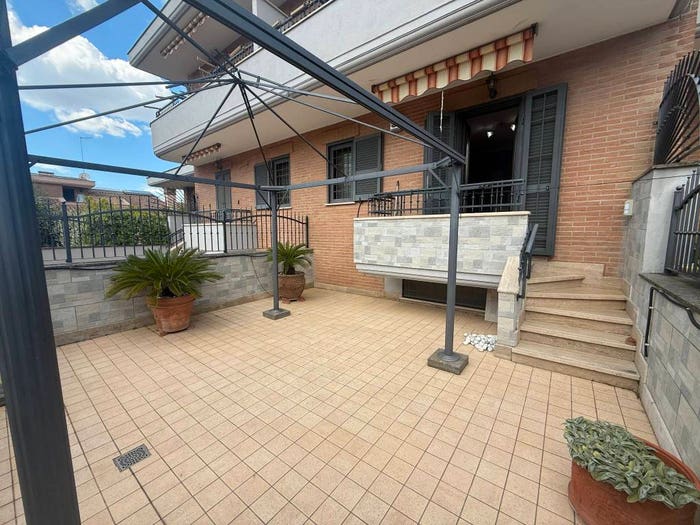 Casa con 5 locali in vendita in Via Romana Vecchia, Ciampino
