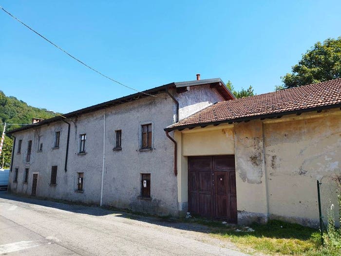 Casa con 6 locali in vendita in Via Vittorio Veneto, Sangiano