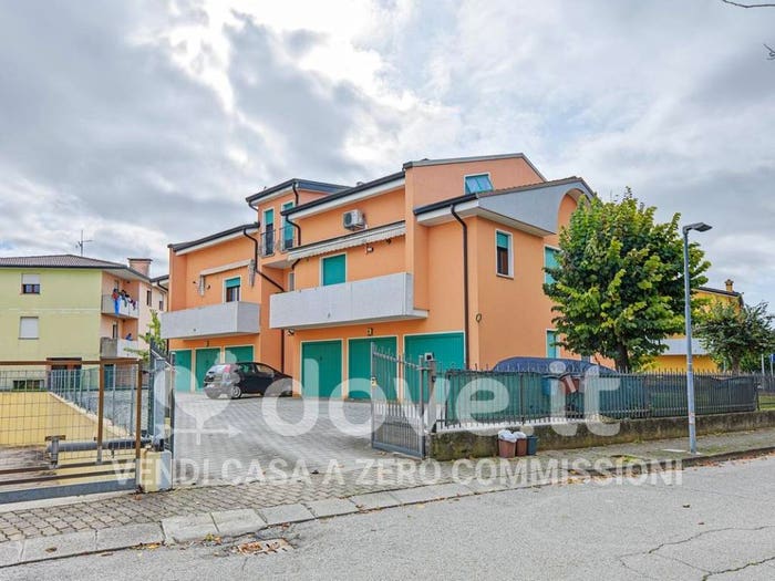 Appartamento trilocale in vendita in Via Marsilio da Carrara, Centro, Due Carrare