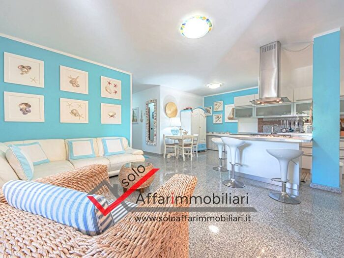 Appartamento trilocale in vendita in Via Giuseppe Verdi, Porto San Paolo, Loiri Porto San Paolo
