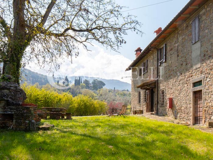 Casa con 6 locali in vendita in via I villini Pelago, Diacceto, Pelago