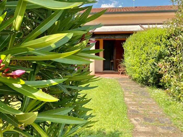 Casa con 6 locali in vendita in Via della Croce, Cinquale, Montignoso