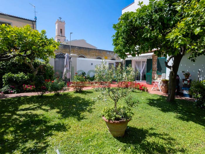 Casa con 6 locali in vendita in Via San Simone, Ardenza, Livorno