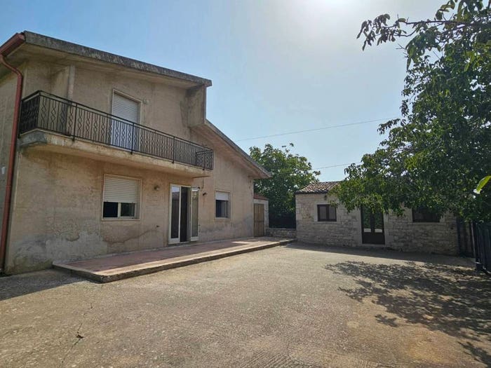 Casa con 6 locali in vendita in Modica Sorda, Modica