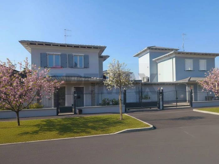 Casa quadrilocale in vendita in Via Ponchielli, Centro, Castel Goffredo