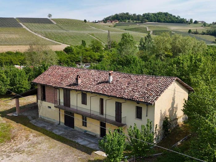 Casa con 5 locali in vendita in Via della Valle, Barolo