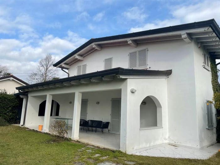 Casa con 6 locali in vendita in Neighbourhood Poveromo, Ronchi Poveromo, Massa