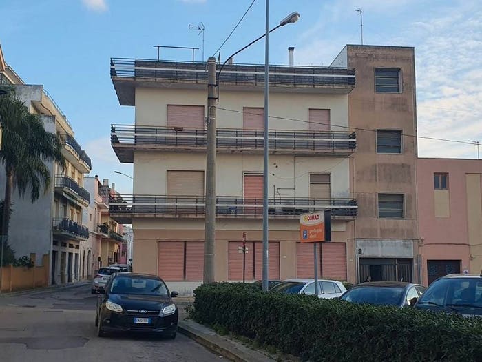 Appartamento con 5 locali in vendita in Via Napoleone Bonaparte, Centro, Parabita