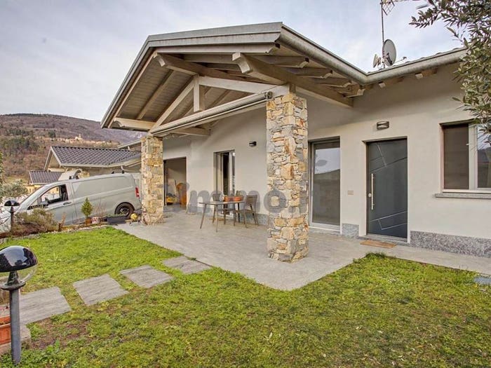 Casa con 5 locali in vendita in Via Terra d'Insubria, Mesenzana