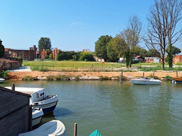 Appartamento trilocale in vendita in Santa Croce, Dorso Duro San Barnaba, Venezia