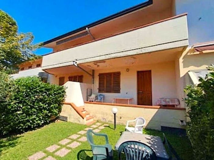 Appartamento trilocale in vendita in Marina di Massa Centro, Massa