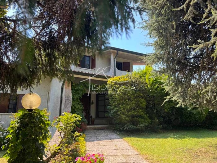 Casa con 6 locali in vendita in Curtatone