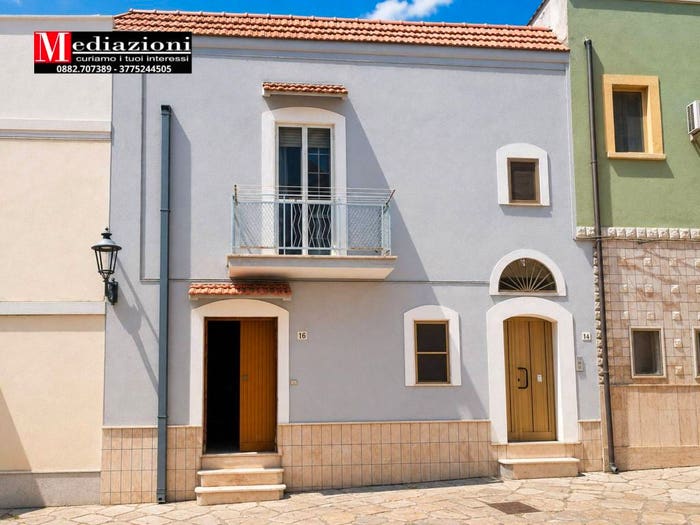 Casa con 5 locali in vendita in Via Duca d'Aosta, Centro, Lesina
