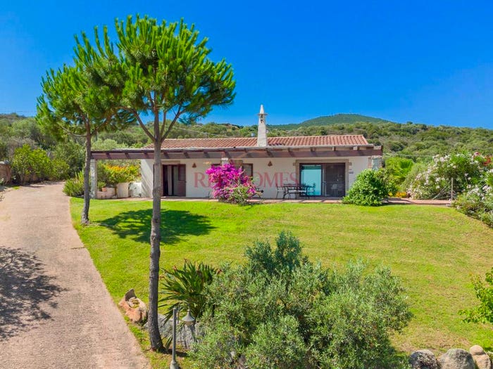 Casa con 6 locali in vendita in Via Stazzu Pirina, Cugnana, Olbia