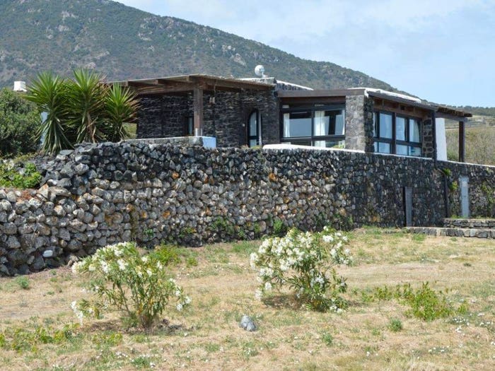 Casa quadrilocale in vendita in Salita Mueggen, Pantelleria