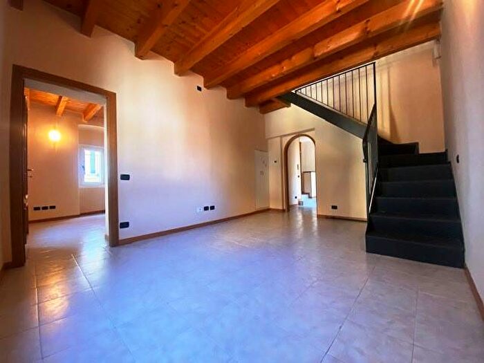 Appartamento trilocale in vendita in Via Roma, Vercurago
