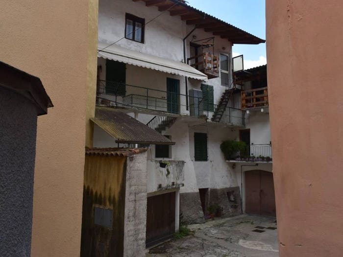 Casa con 6 locali in vendita in Via San Giovanni, Besenello