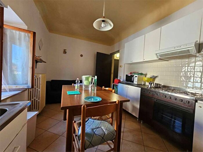 Appartamento con 5 locali in vendita in Via Del Popolo SNC, Centro, Urbino