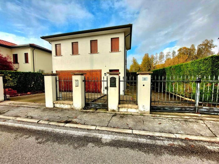 Casa quadrilocale in vendita in Viale Eridania, Lama Pezzoli, Ceregnano