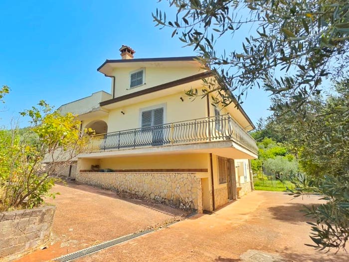 Casa con 6 locali in vendita in Via del Condotto, Poli