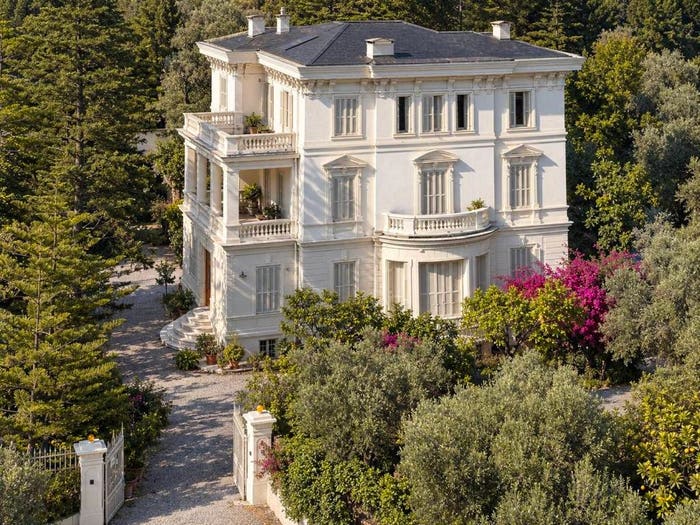 Appartamento quadrilocale in vendita in Via delle Valli, Porto Maurizio, Imperia