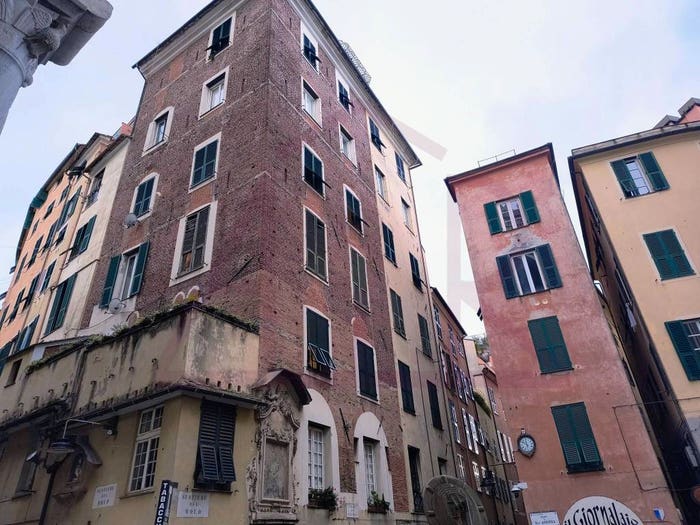 Appartamento con 6 locali in vendita in Salita del Prione, Molo, Genova