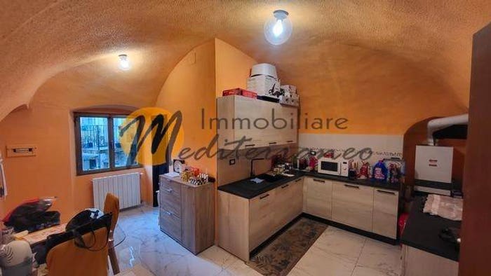Appartamento quadrilocale in vendita in Via Dante Alighieri, Dolceacqua